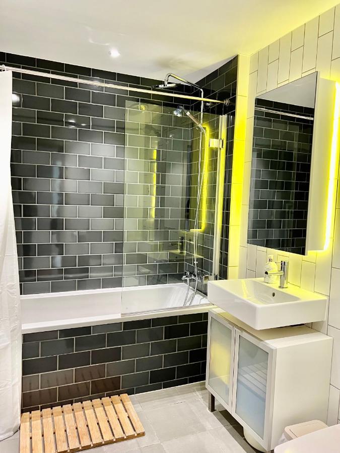 Luxury 2 Bedroom 2 Bathroom Apartment - London City Airport Eksteriør billede
